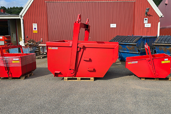 Självtömmande materialbask från Starke Arvid med 4-vägs gaffelfickor för kran och truck